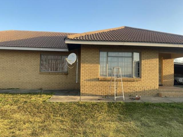 3 Bedroom House in Flora Park
