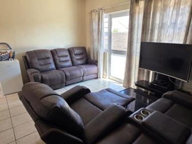 3 Bedroom House in Flora Park