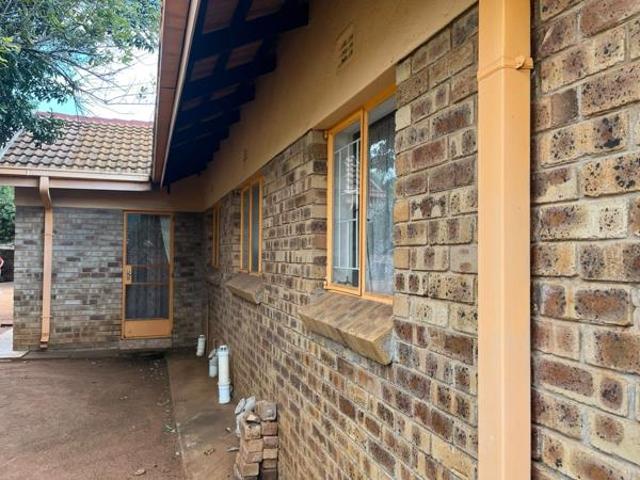 3 Bedroom House in Flora Park