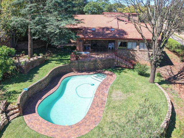 4 Bedroom House in Floracliffe