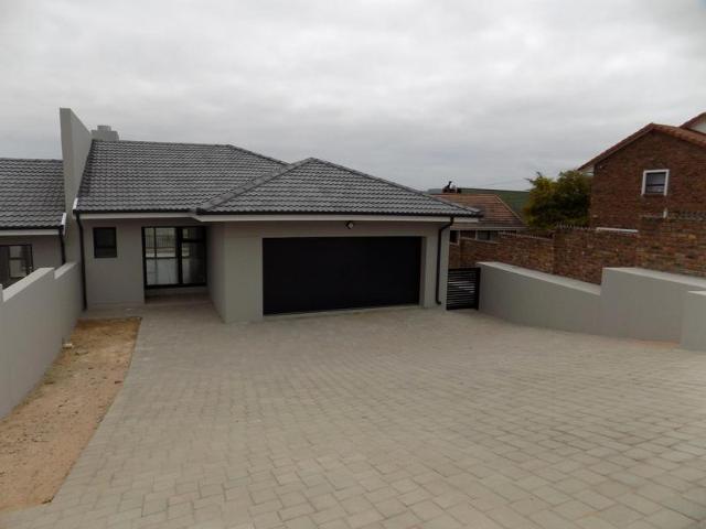3 Bedroom House in Fraaiuitsig