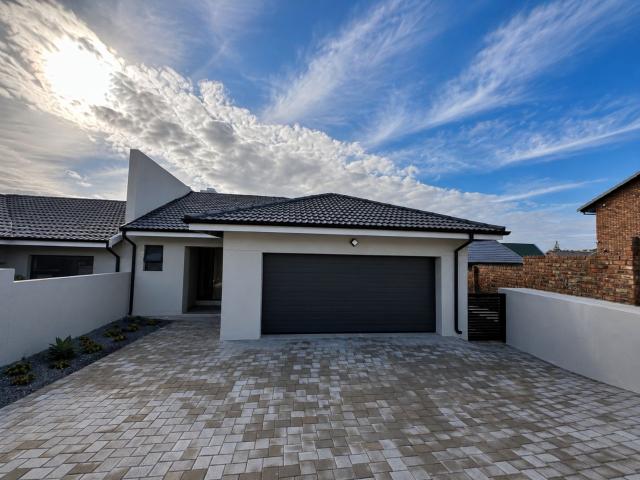 3 Bedroom House in Fraaiuitsig