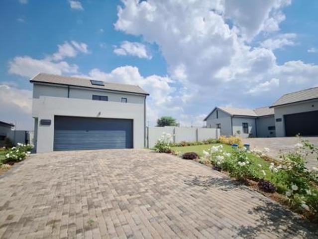 3 Bedroom House in Knopjeslaagte