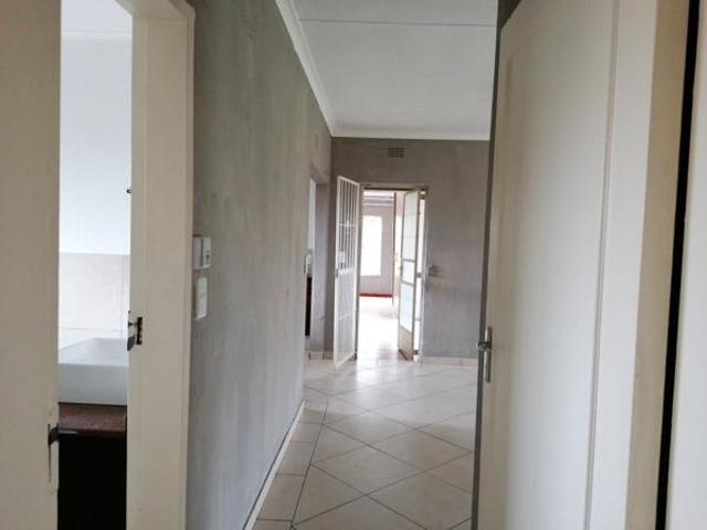 3 Bedroom House in Knoppieslaagte