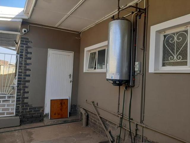 3 Bedroom House in Komani Park