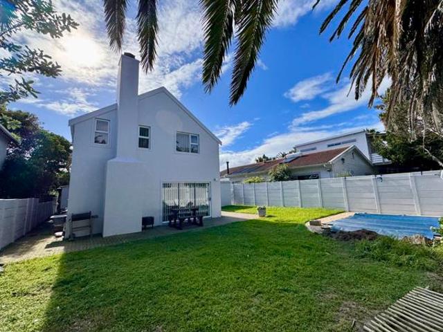 3 Bedroom House in Kommetjie