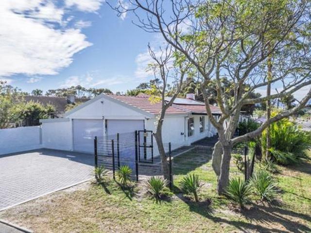3 Bedroom House in Kommetjie