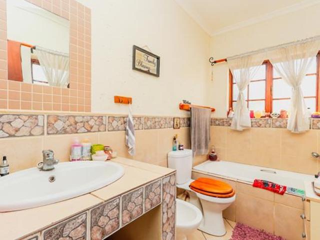 3 Bedroom House in Kosmos Ridge Estate