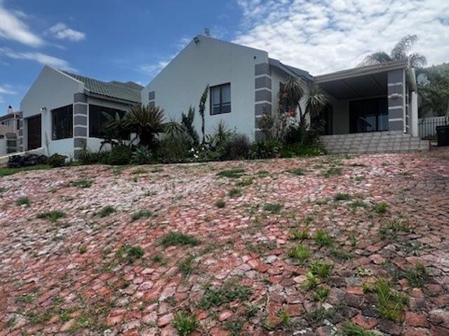 3 Bedroom House in Kosmos Ridge