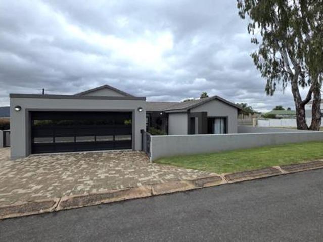 3 Bedroom House in Kosmos Ridge