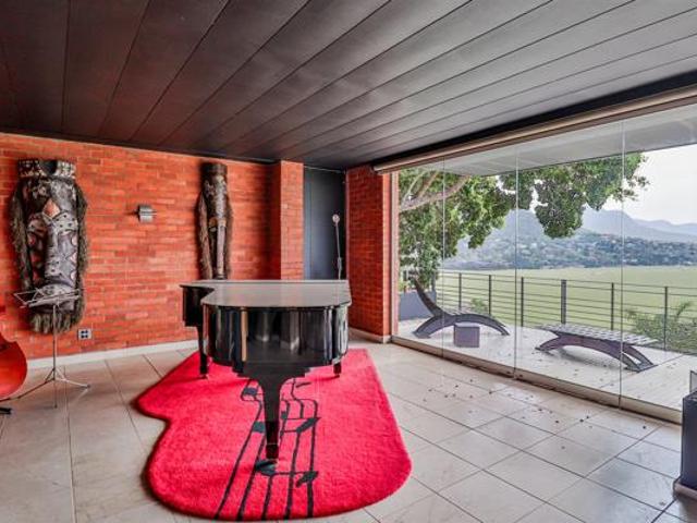 3 Bedroom House in Kosmos