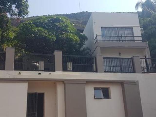 3 Bedroom House in Kosmos