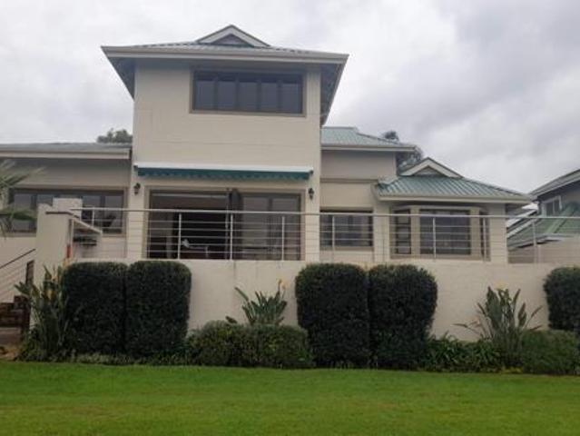 3 Bedroom House in Kosmos