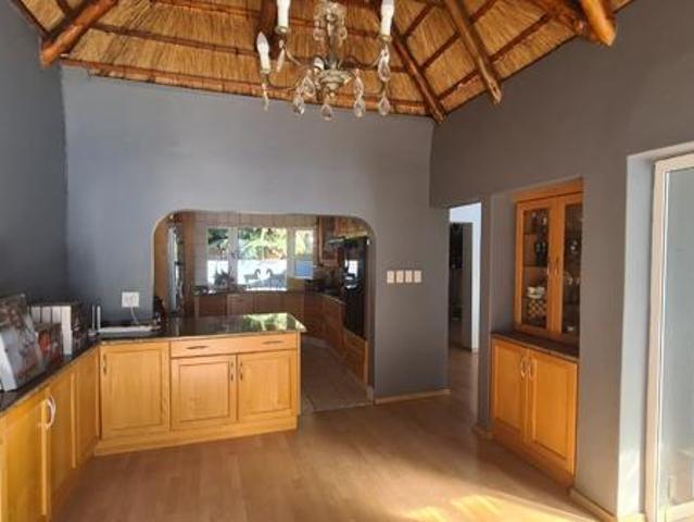 3 Bedroom House in Kosmos