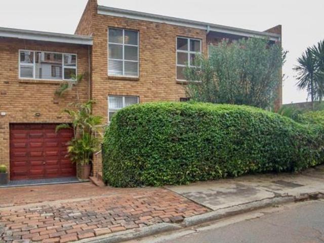 3 Bedroom House in Kosmos