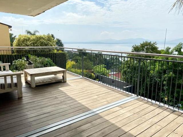 3 Bedroom House in Kosmos