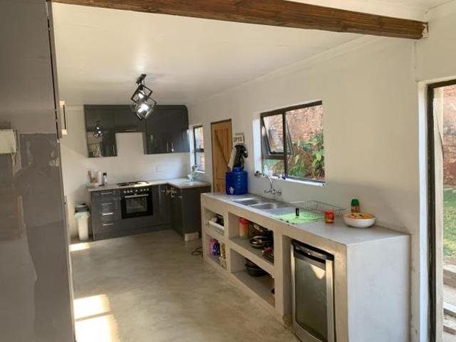 3 Bedroom House in Kosmos
