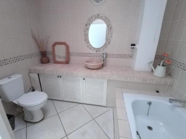 3 Bedroom House in Kosmos