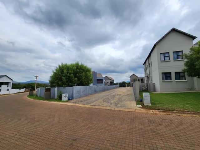 3 Bedroom House in Kosmos