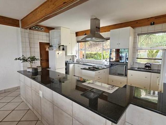 3 Bedroom House in Kosmos