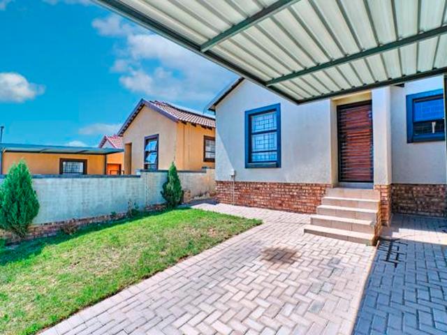 3 Bedroom House in Kosmosdal