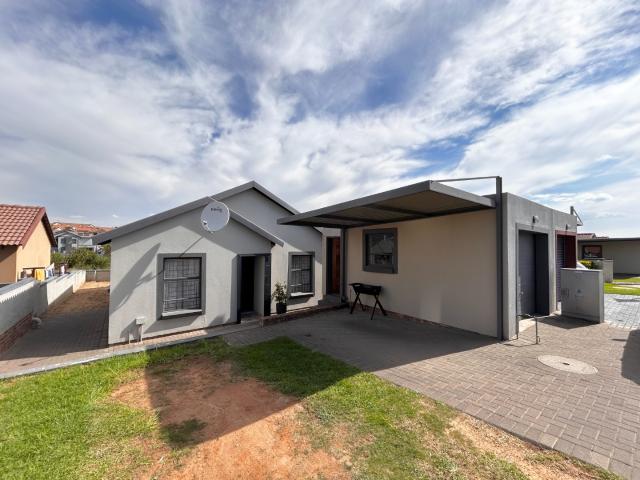 3 Bedroom House in Kosmosdal
