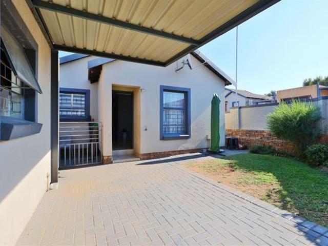 3 Bedroom House in Kosmosdal