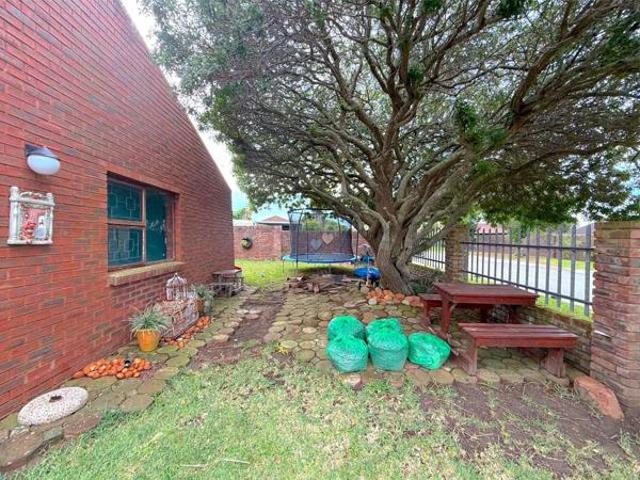 3 Bedroom House in Kamma Park