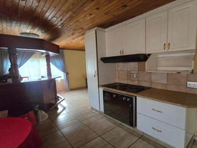 3 Bedroom House in Kanonkop