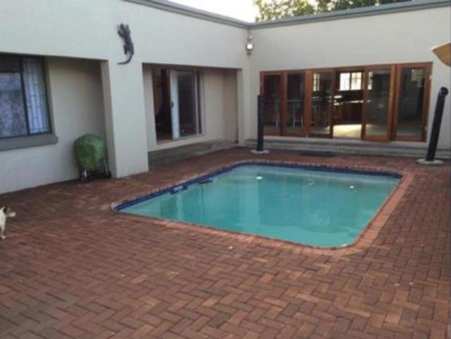 3 Bedroom House in Kanonkop