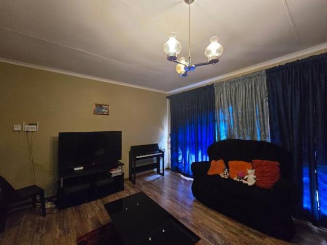 3 Bedroom House in Kanonkop