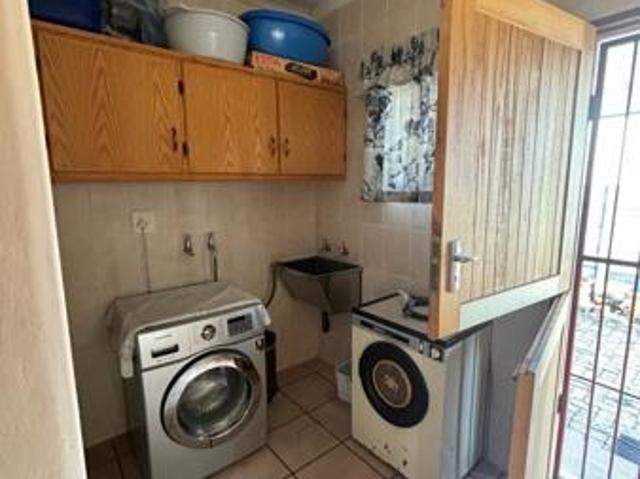 3 Bedroom House in Kanonkop