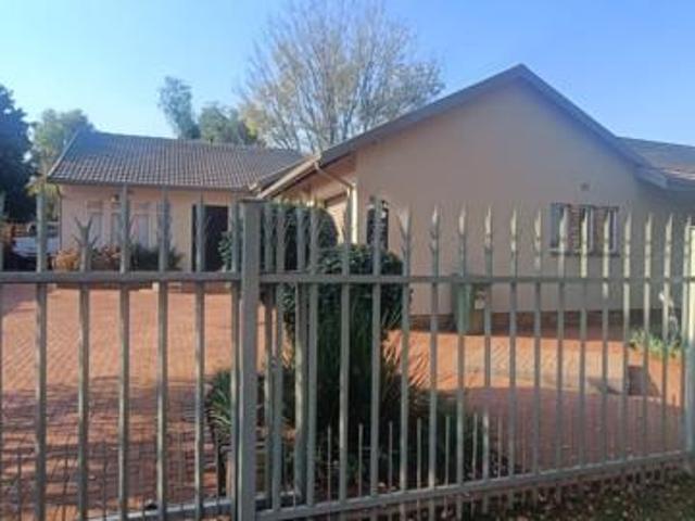 3 Bedroom House in Kanonkop
