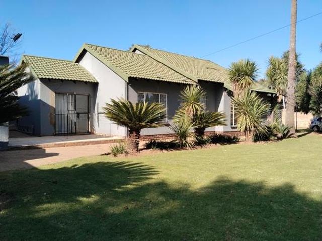 3 Bedroom House in Kanonkop