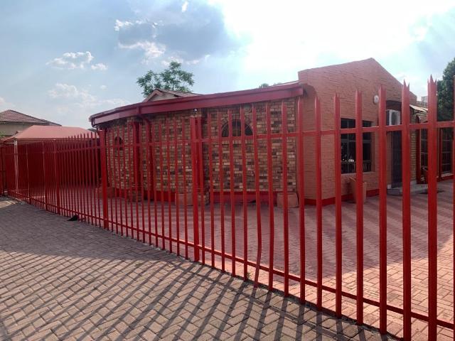 3 Bedroom House in Karlienpark