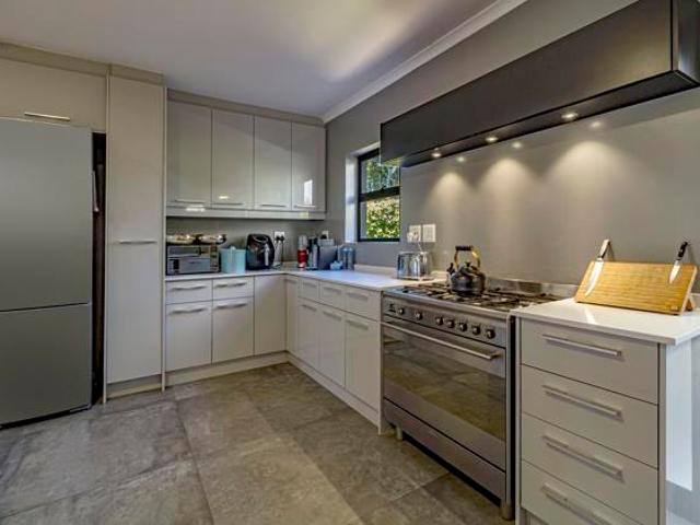 3 Bedroom House in Kelderhof Country Village