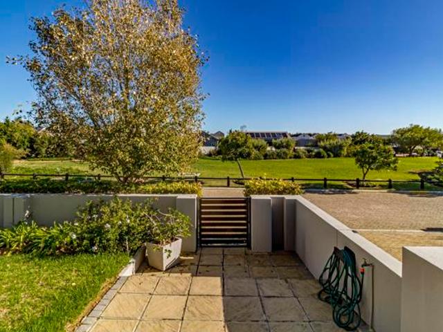 3 Bedroom House in Kelderhof Country Village