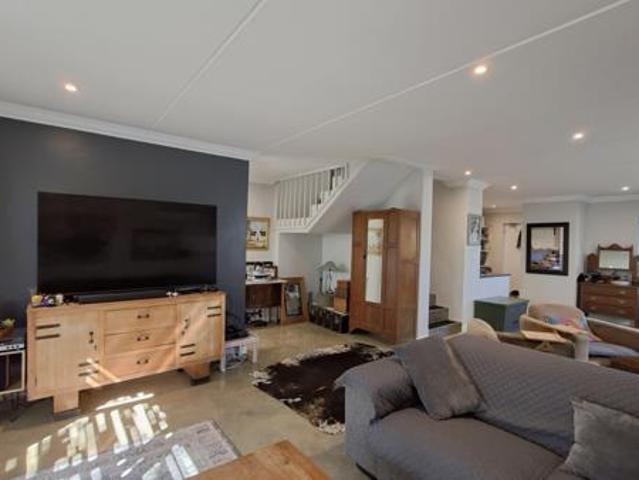3 Bedroom House in Kelderhof Country Village