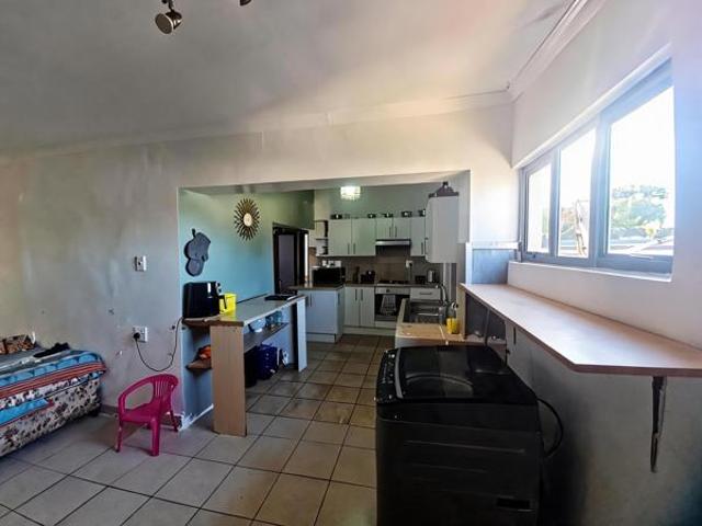 3 Bedroom House in Kensington