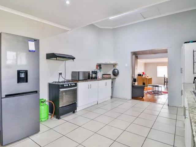 3 Bedroom House in Kensington