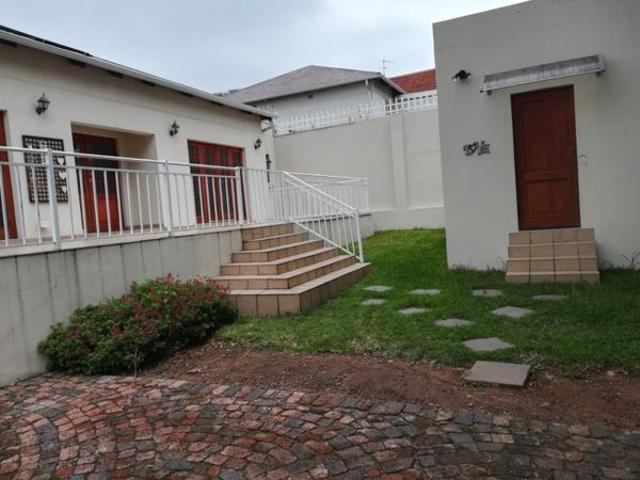 3 Bedroom House in Kensington