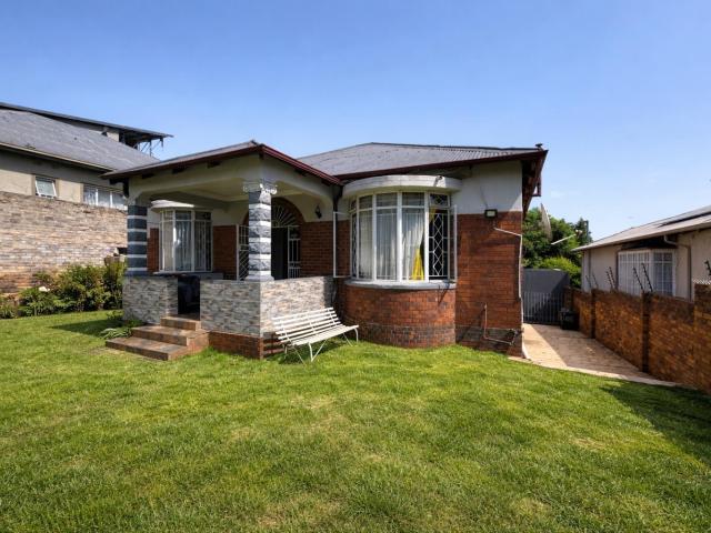 3 Bedroom House in Kensington