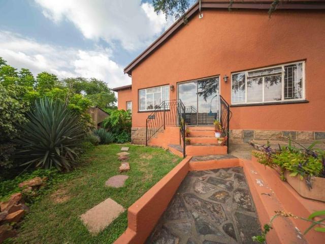 3 Bedroom House in Kensington