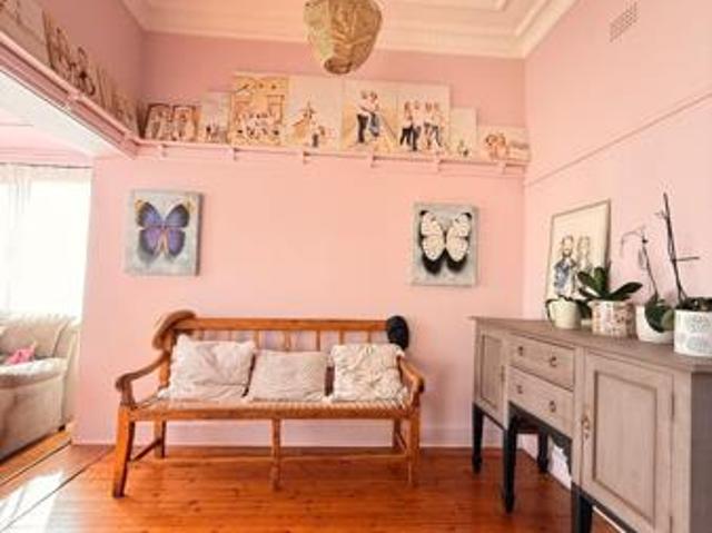 3 Bedroom House in Kensington