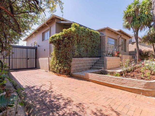 3 Bedroom House in Kensington