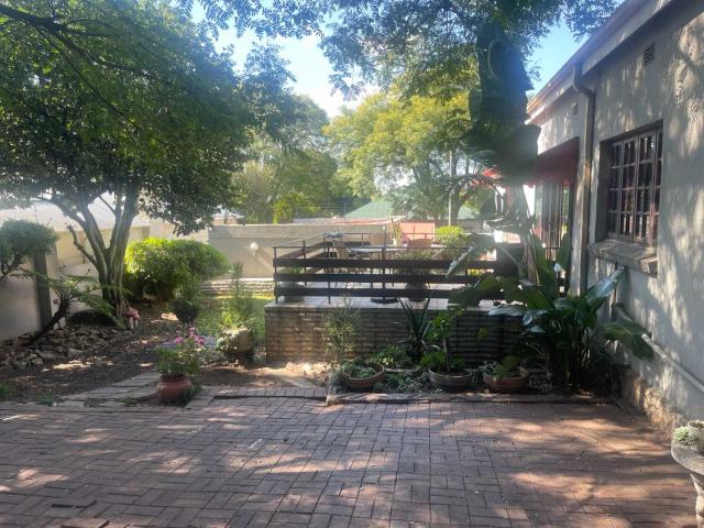 3 Bedroom House in Kensington