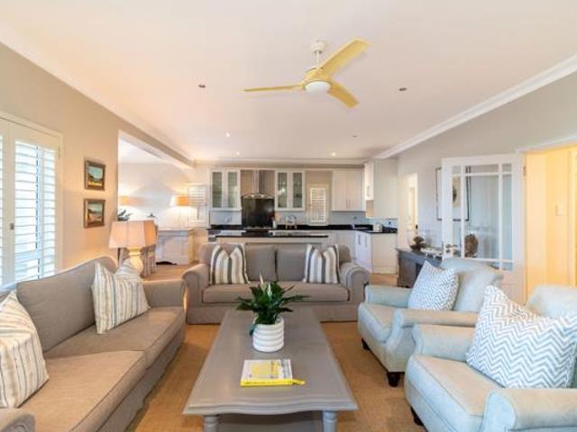 3 Bedroom House in Kenton On Sea