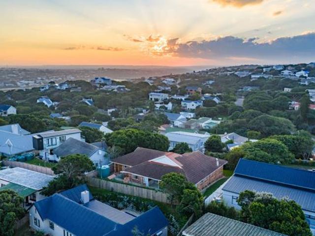 3 Bedroom House in Kenton On Sea