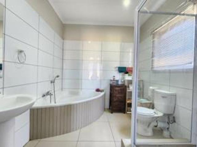 3 Bedroom House in Kimdustria