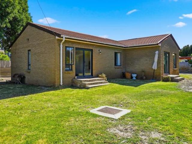 3 Bedroom House in Kirstenhof